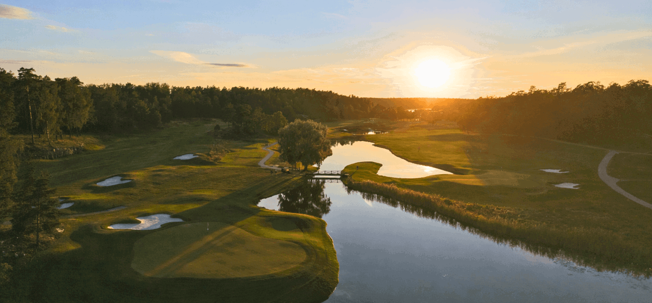 Fågelbro Golf & Country Club i solnedgången