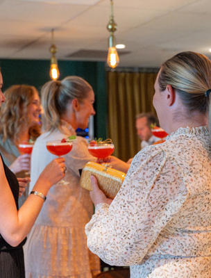 Mindel och drinkar i hotellets bar