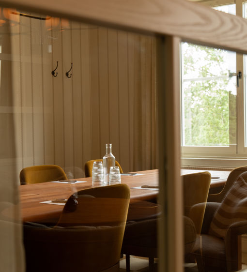 Konferenslokal i ljusa färger på natursköna Värmdö