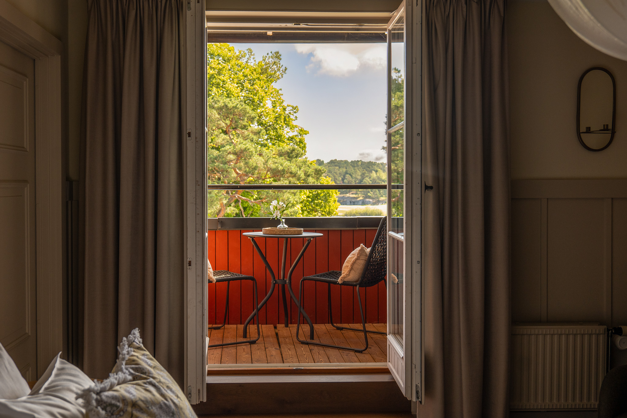 Hotellrum med balkong