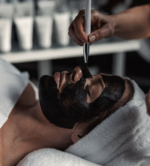 Spabehandling med ansiktsmask