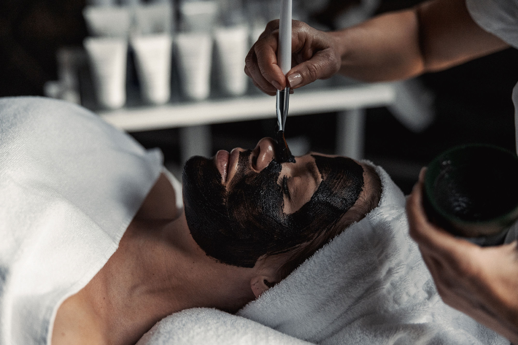 Spabehandling med ansiktsmask