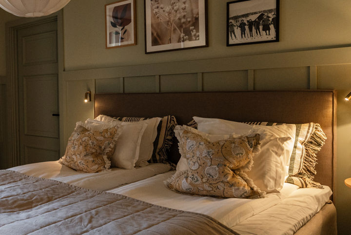 Hotellrum i naturliga och dova toner