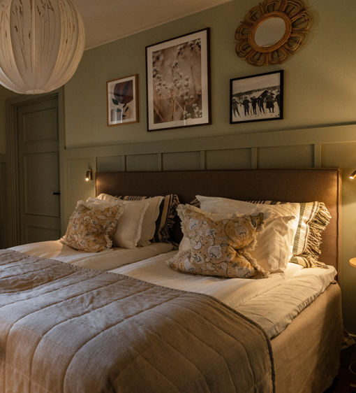 Hotellrum i naturliga och dova toner