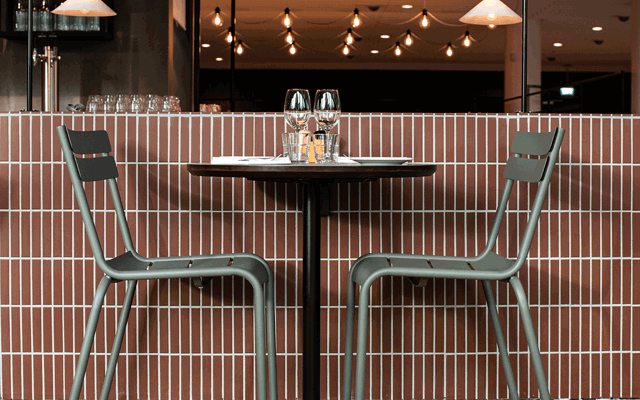 Caféstolar och bord