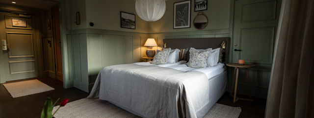 Hotellrum i sobra färger och vackra detaljer