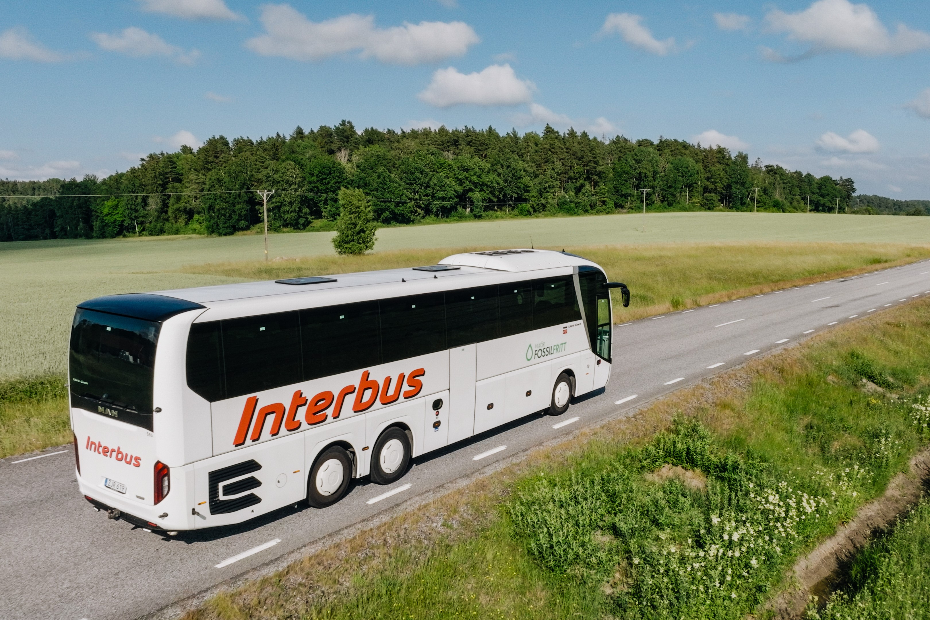 Buss kör konferensgrupp till Fågelbrolandet på Värmdö