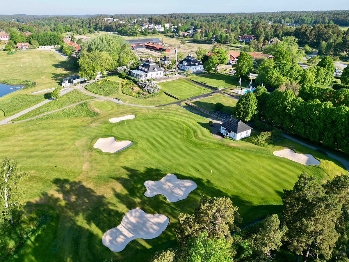 Golfbana bredvid hotellet på Värmdö