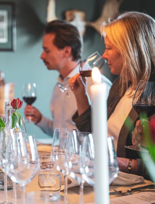 Vinprovning med en större grupp i restaurangen