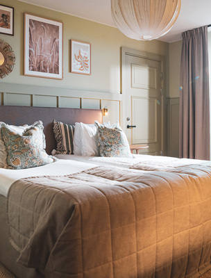 Hotellsovrum i dova färger på Värmdö