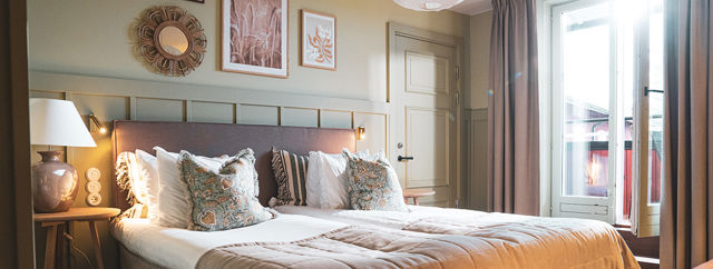 Hotellsovrum i dova färger på Värmdö
